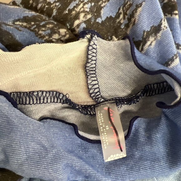 NEW XS FREE PEOPLE FP MOVEMENT BLUE BLACK PRINTED HIGH JUMP LONG SLV TOP SHIRT - Picture 5 of 9